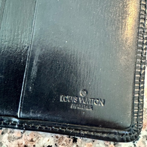 - Louis Vuitton Men's epi Black Wallet good condition - Picture 10 of 11